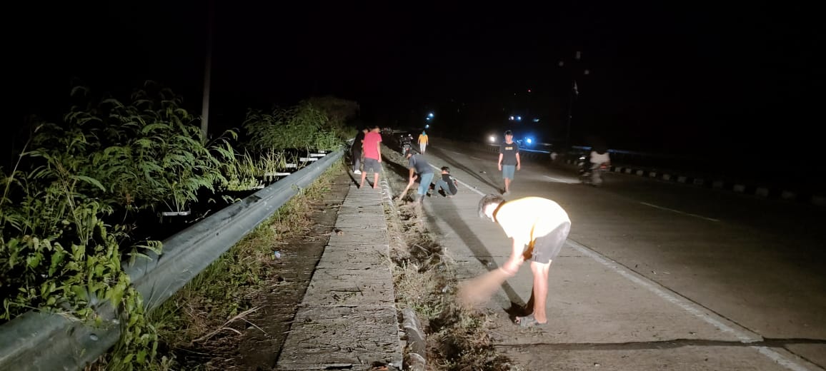 Bersihkan Jalan Arteri Kadis Pupr Kerahkan Personil Penuh Dinas